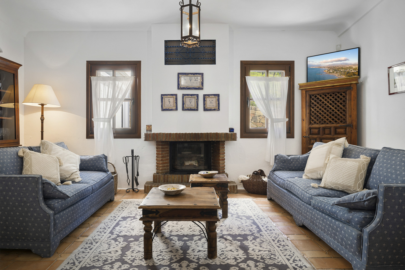 Zona de estar con chimenea